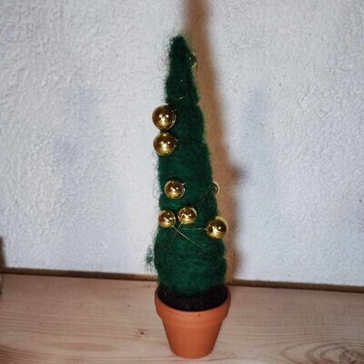Gefilzter Miniatur Weihnachtsbaum mit goldenen Christbaumkugeln. Wolle. Dekoartikel