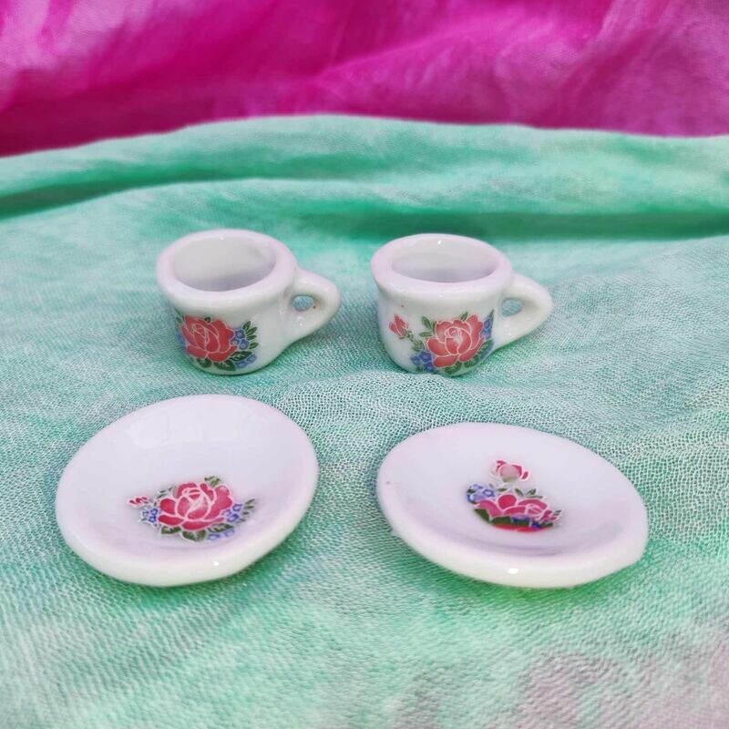 Vintage Puppenstuben Geschirr. Keramik. Weiß mit rosa Blumenmuster. Dekoartikel