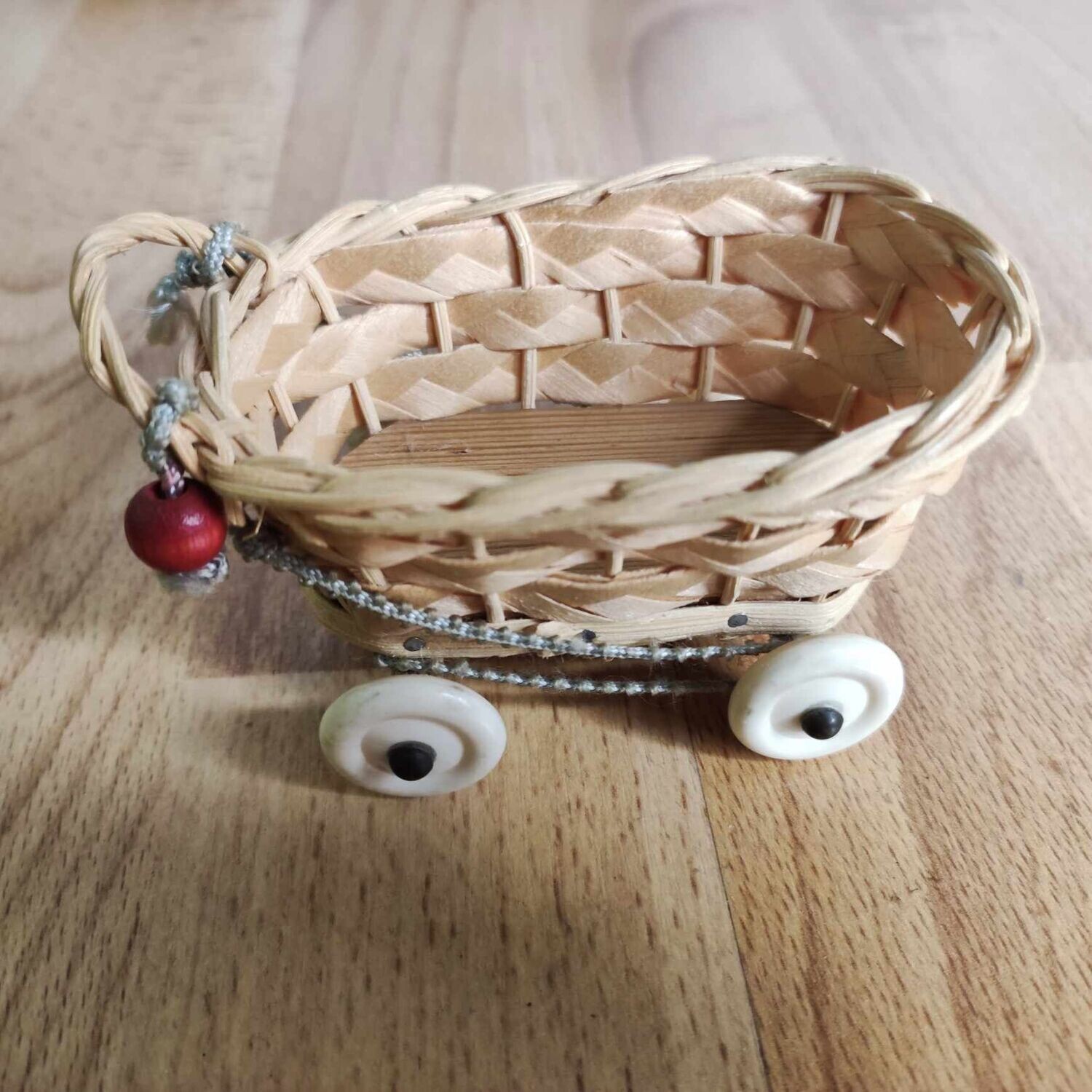 Vintage Puppenwagen. Baby Wagen. Natur. Puppenstube. Dekoartikel