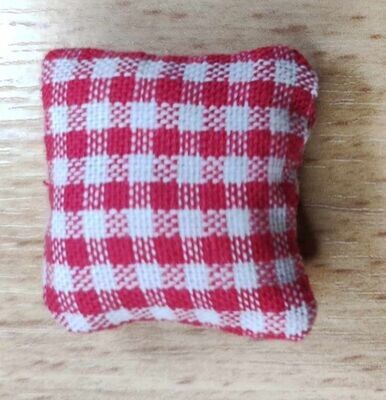 Wichtelkissen 3 cm. Kissen rot-weiß kariert. Wichteltür Zubehör. Baumwolle. Dekoartikel