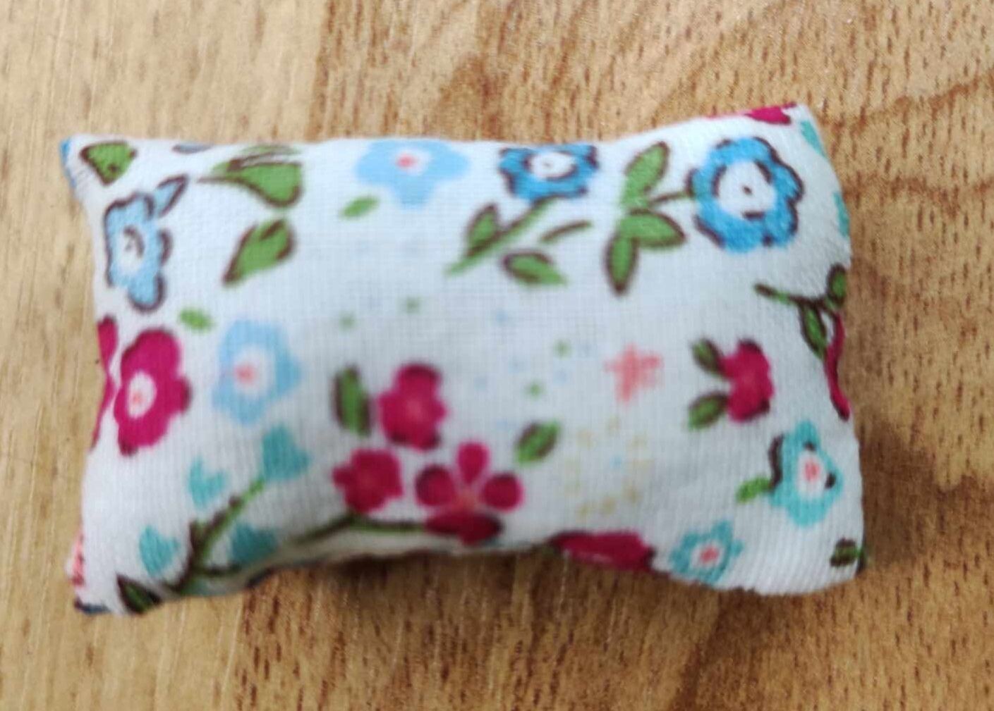 Wichtelkissen 5 cm. Kissen Blumenmuster bunt. Wichteltür Zubehör. Baumwolle. Dekoartikel
