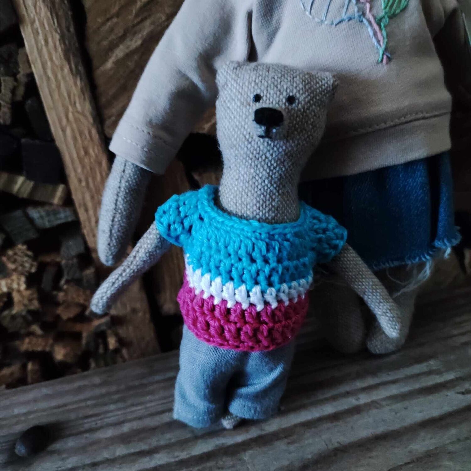 Gehäkelter Pulli  türkis-weiß-pink gestreift. Baumwolle (Pullover für 13 cm Baby Bären). Dekoartikel. Gebraucht