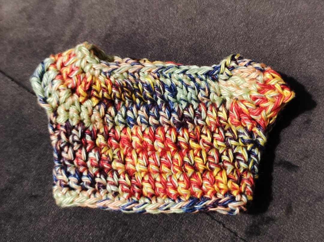 Gehäkelter Pullover bunt melliert (Pulli für 13 cm Baby Bären). Baumwolle. Dekoartikel. Gebraucht