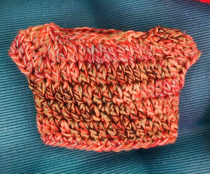 Gehäkelter Pullover rosa melliert( Pulli für 13 cm Baby Bären). Baumwolle. Dekoartikel. Dekoartikel.