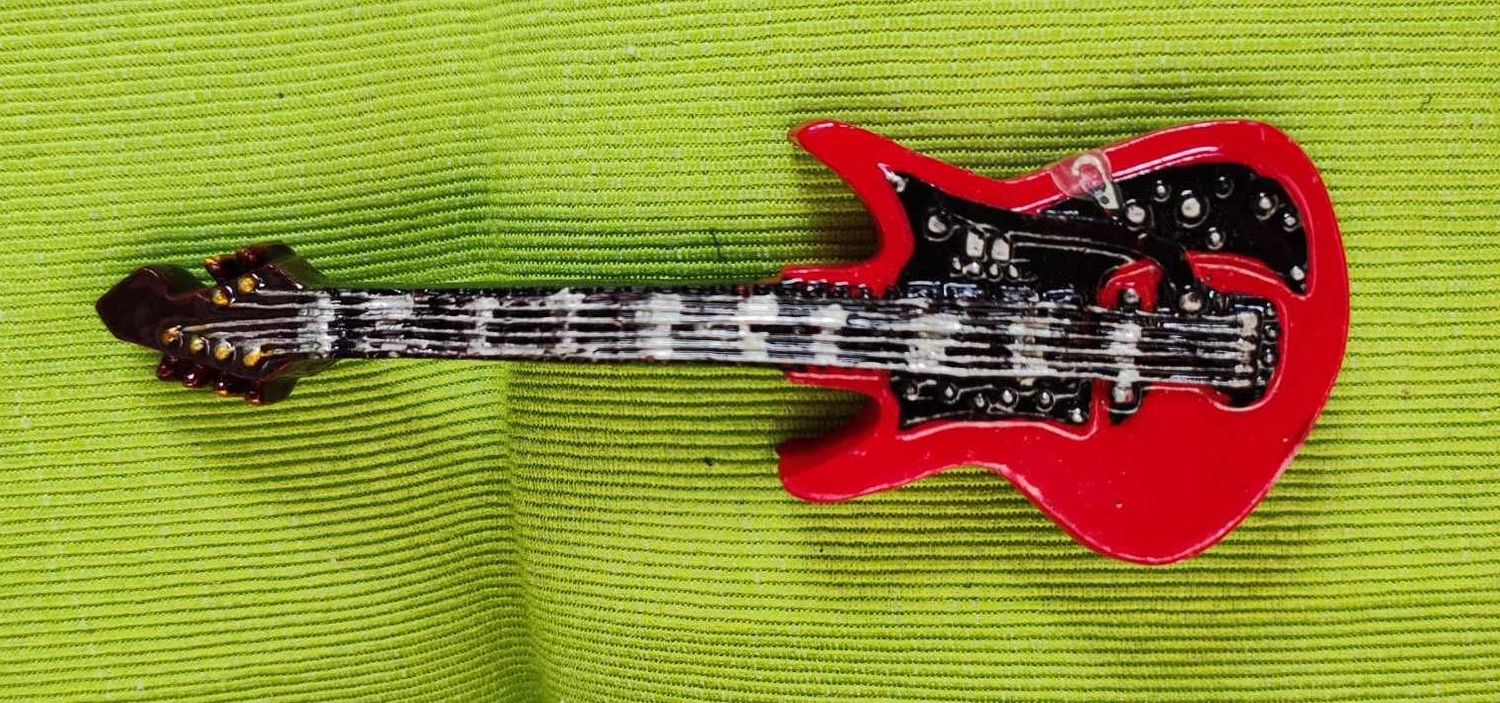 Miniatur Elektrogitarre 9,5 cm. Wichteltür Zubehör. Polyresin. Dekoartikel