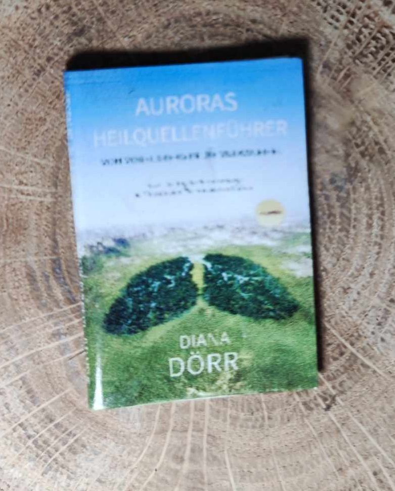 Ein Miniatur Buch - Auroras Heilquellenführer. Wichteltür Zubehör. Dekoartikel