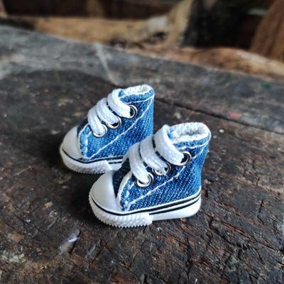 Mini Turnschuhe. Sneaker mit Schnürsenkeln Jeansblau 3 cm (für 13 cm Baby Bären). Dekoartikel. Gebraucht