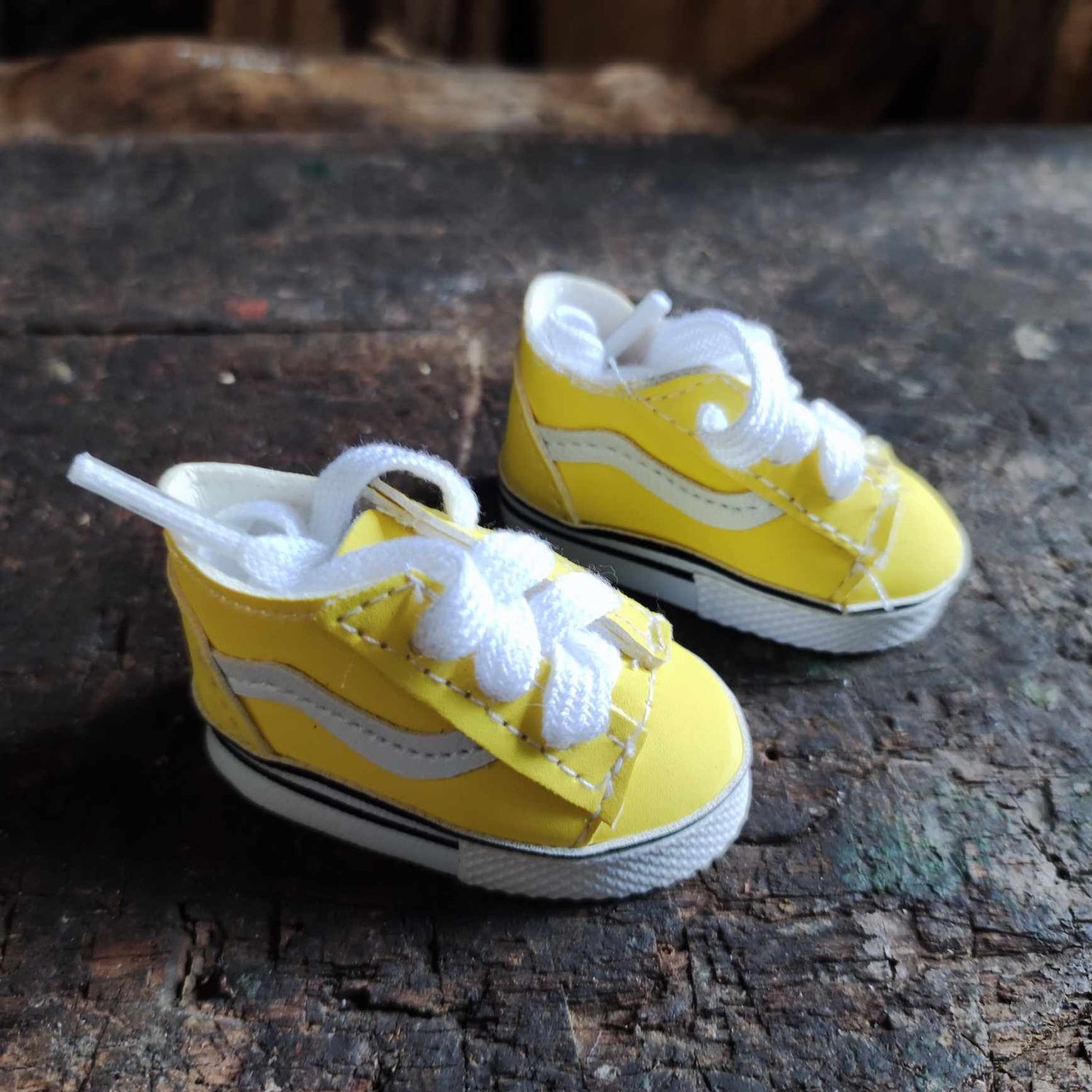 Mini Sneaker gelb 55mm