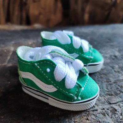 Mini Sneaker gruen 55mm