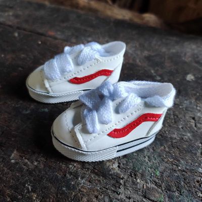 Mini Sneaker creme rot 55mm