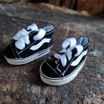 Bären Turnschuhe. Sneaker mit Schnürsenkeln schwarz 55 mm (für 40 cm Bären). Dekoartikel. Gebraucht
