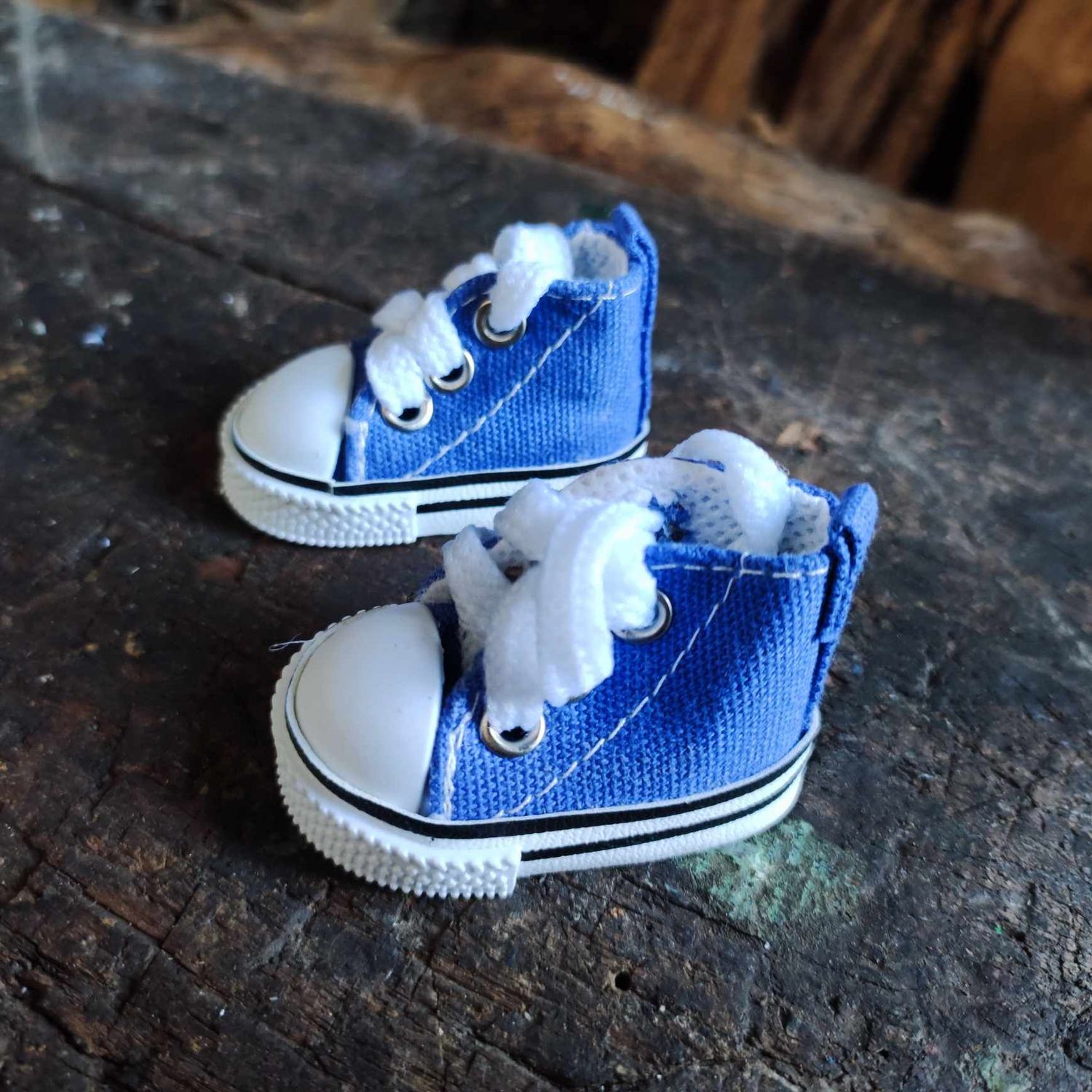 Mini Turnschuhe Blau 5 cm - Sneaker mit Schnueren - Dekoartikel