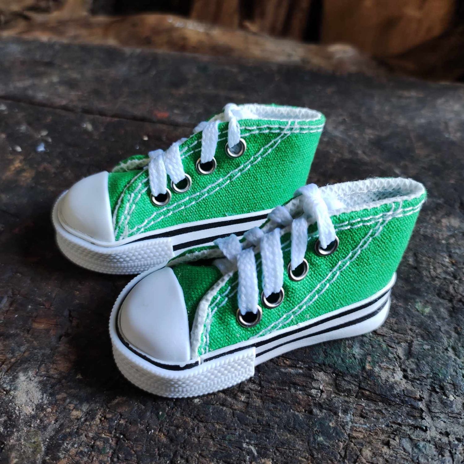 Baeren Turnschuhe Gruen 7,5 cm - Deko