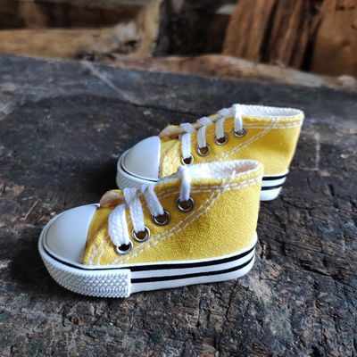 Bären Turnschuhe. Sneaker mit Schnürsenkeln Gelb 7 cm (für 40 cm Bären). Dekoartikel. Gebraucht