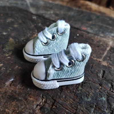 Mini Turnschuhe. Sneaker mit Schnürsenkeln Graublau 35 mm (für 13 cm Baby Bären). Dekoartikel. Gebraucht