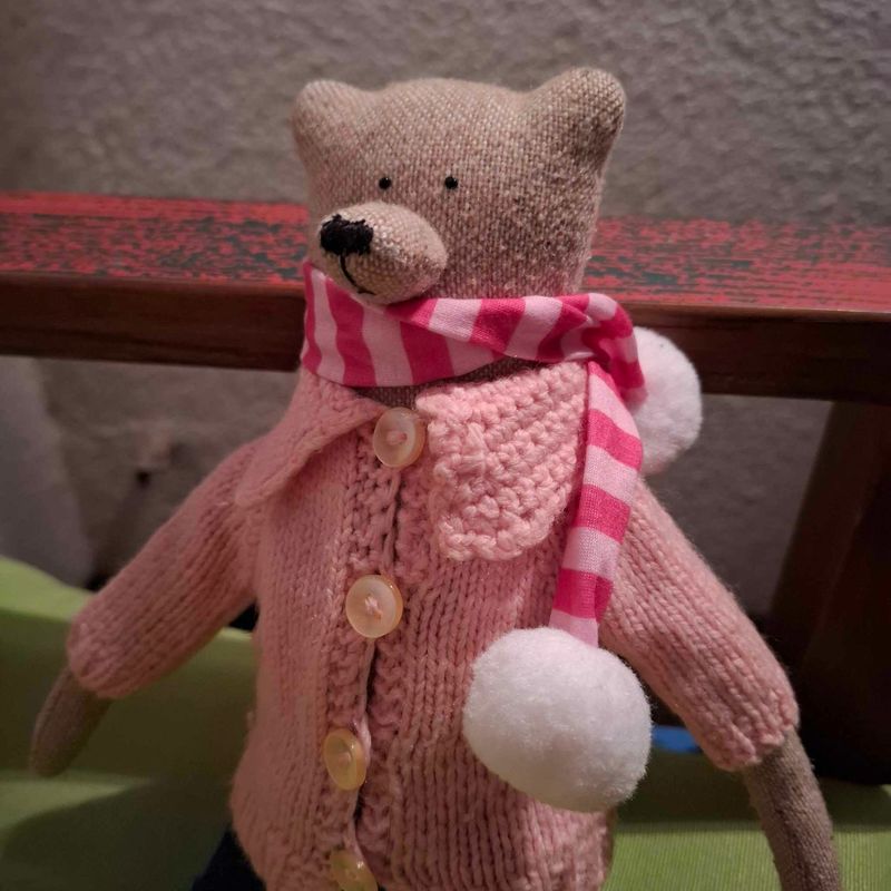 Gestreifter Rosa Schal mit Weiß Bommel (für 23 cm Bären). Gebraucht. Baumwolle. Dekoartikel