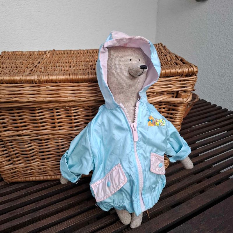Hellblaue Jacke (für 40 cm Bären). Gebraucht. Polyester. Dekoartikel