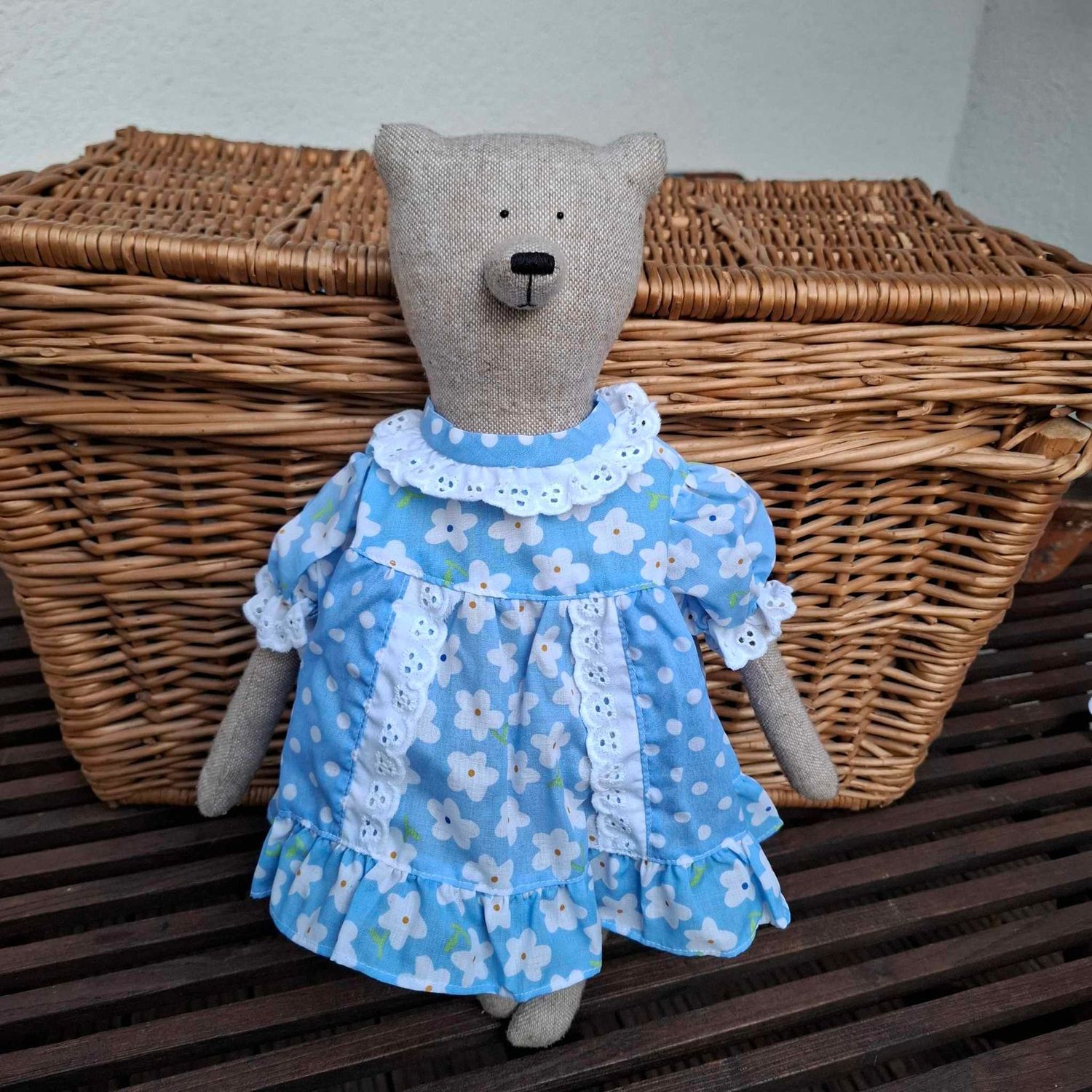 Blaues Kleid  mit Blumenmuster (für 40 cm Bären). Gebraucht. Baumwolle. Dekoartikel