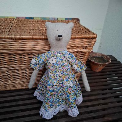 Vintage Kleid mit Blumenmuster (für 40 cm Bären). Gebraucht. Polyester. Dekoartikel