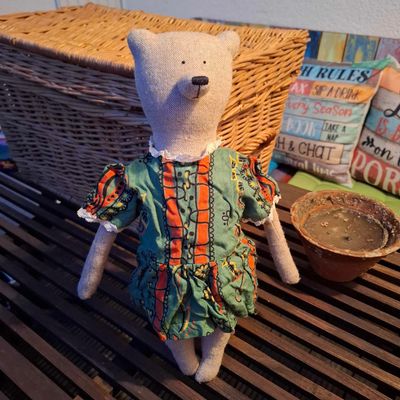 Grünes Vintage Kleid mit Blumenmuster (für 40 cm Bären). Gebraucht. Baumwolle. Dekoartikel