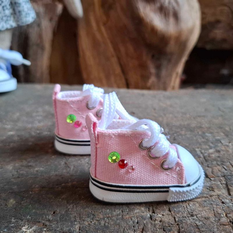 Mini Turnschuhe. Sneaker mit Schnürsenkeln Rosa 5 cm (für 23 cm Bären) mit Sticker. Dekoartikel. Gebraucht
