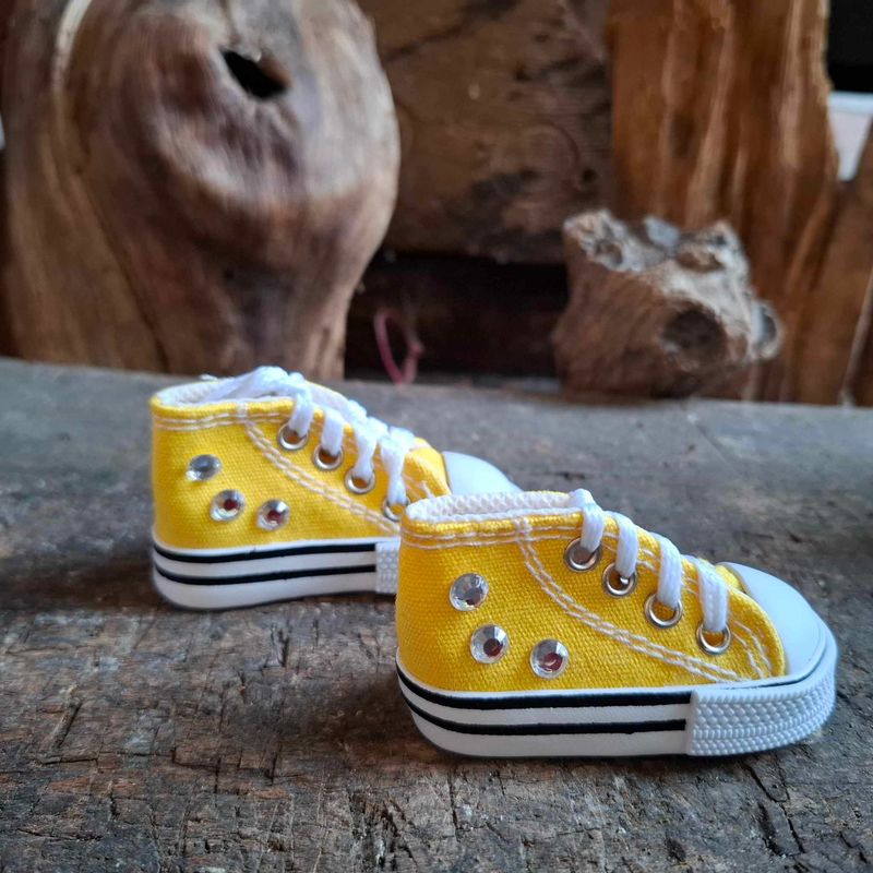 Bären Turnschuhe. Sneaker mit Schnürsenkeln Gelb 7 cm mit Sticker (für 40 cm Bären). Dekoartikel. Gebraucht