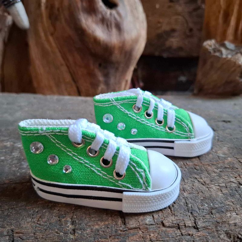 Bären Turnschuhe. Sneaker mit Schnürsenkeln Grün 7 cm mit Sticker (für 40 cm Bären). Dekoartikel. Gebraucht