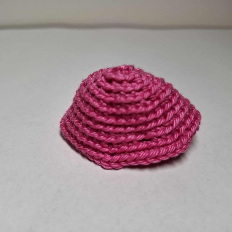 Kleiner gehaekelter Sonnenhut Pink fuer Baby Baeren