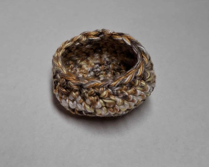 Miniatur Haekelkorb. Braun meliert Miniatur Haekelkorb. Braun meliert