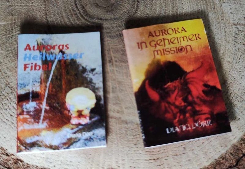 2 Miniatur Buecher: Aurora in geheimer Mission und Auroras Heilwasserfibel