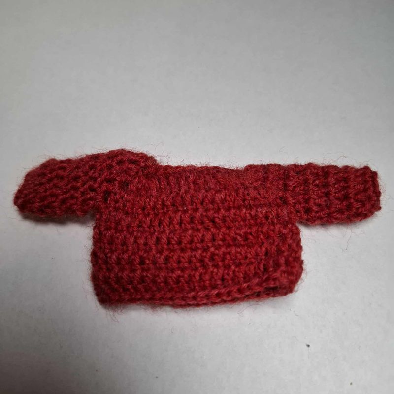 Gehaekelter Pullover  Rot fuer 13 cm Philomena Kloss Baby Baeren