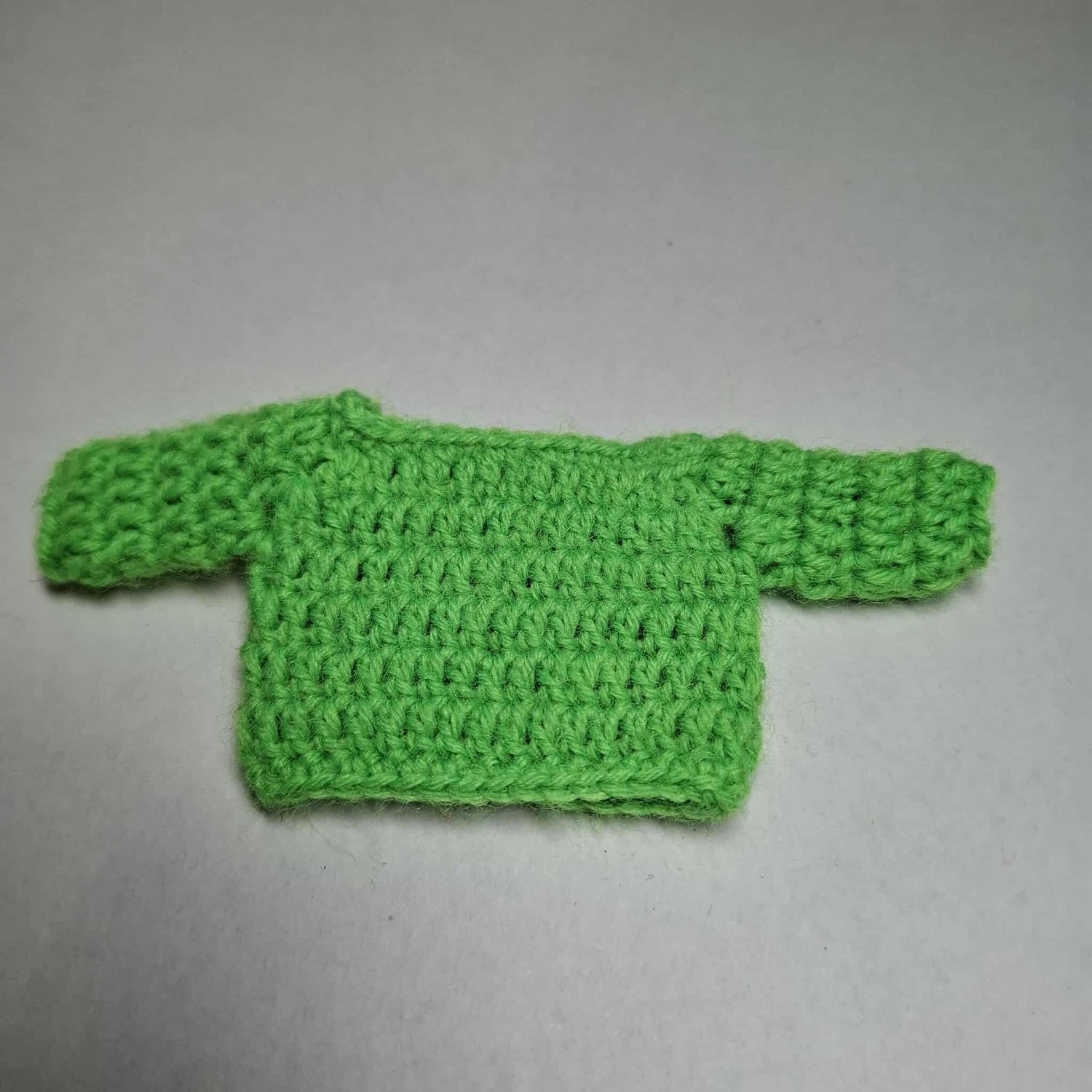 Gehäkelter Pullover  Neongrün füer Baby Baeren