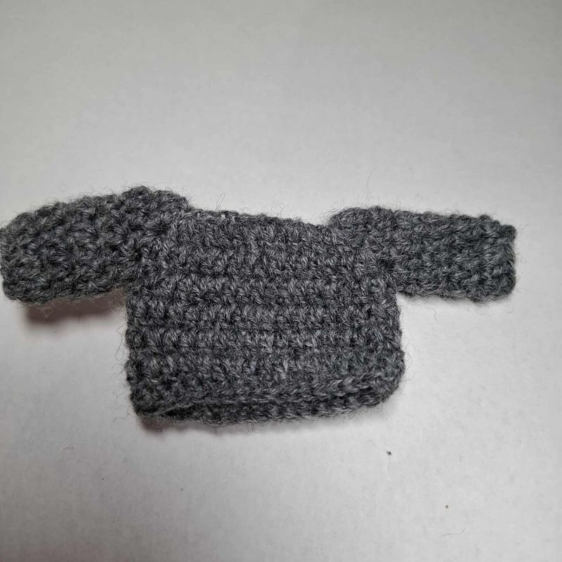 Haekelpullover  Dunkelgrau fuer Philomena Kloss Baby Baeren