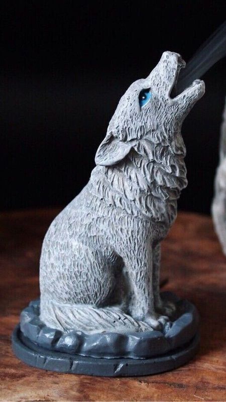 Wolf Raeucherkegelhalter von Lisa Parker