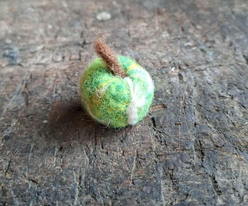 Mini Kuerbis gruen gefilzt