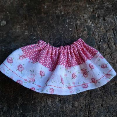 Rosa Patchwork-Rock fuer 23 cm Philomena Kloss Baer