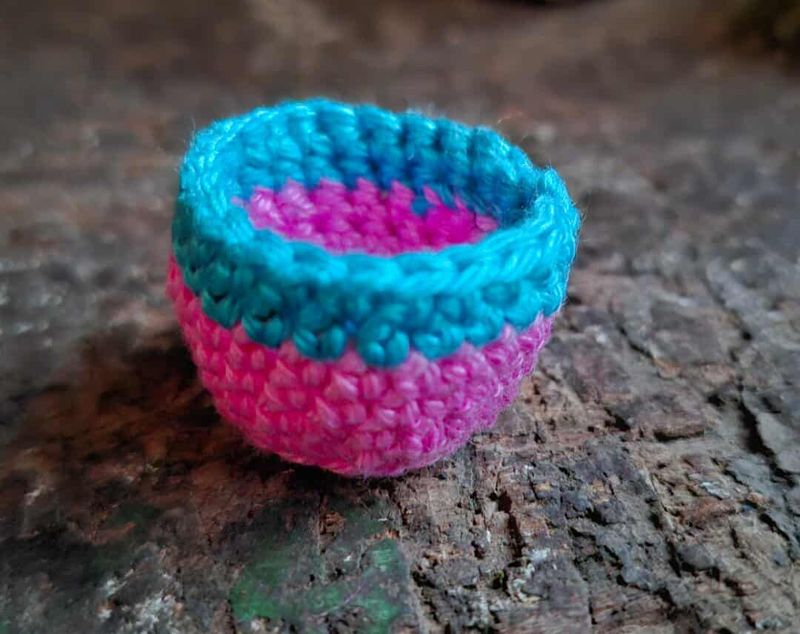 Miniatur Häkelkorb tuerkis-rosa