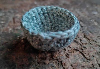 Miniatur Häkelkorb blau-weiss Miniatur Häkelkorb blau-weiss