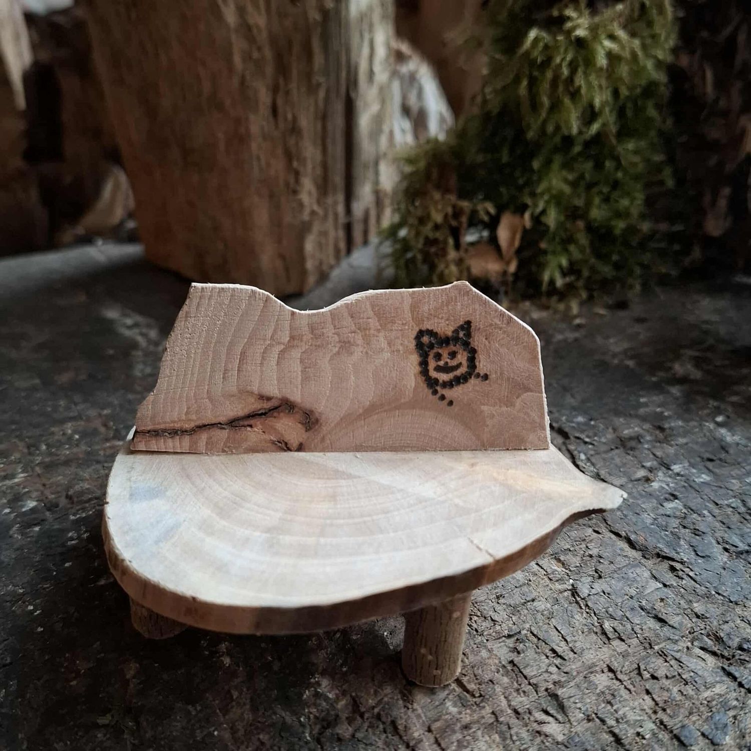 Miniatur Holzbank mit Katzengravur