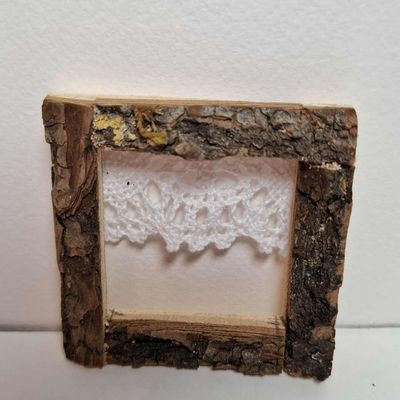 Miniatur Fenster mit Vorhang