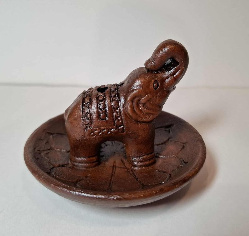 Raeucherstaebchenhalter Elefant auf Lotusblume