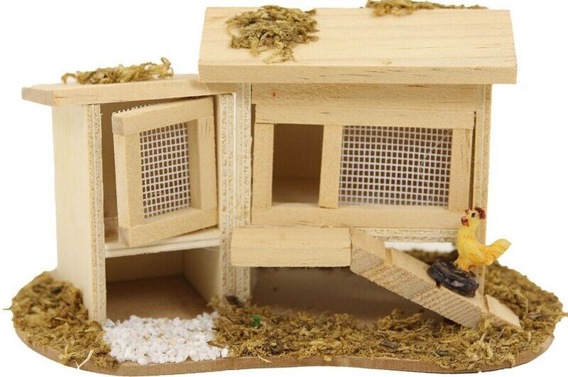Miniatur Stall für Hasen und Hühner für die Wichteltür Hasen- und Hühnerstall aus Holz mit Miniatur Huhn auf Treppe.