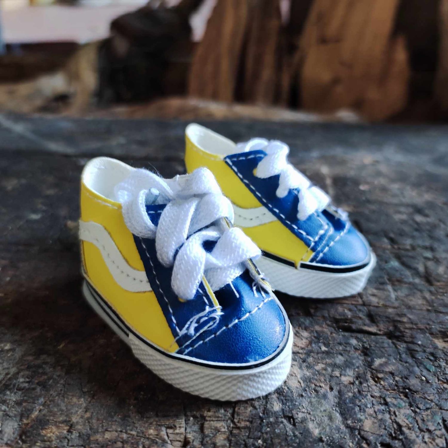 Mini Turnschuhe gelb blau 55 mm Mini Sneaker gelb blau