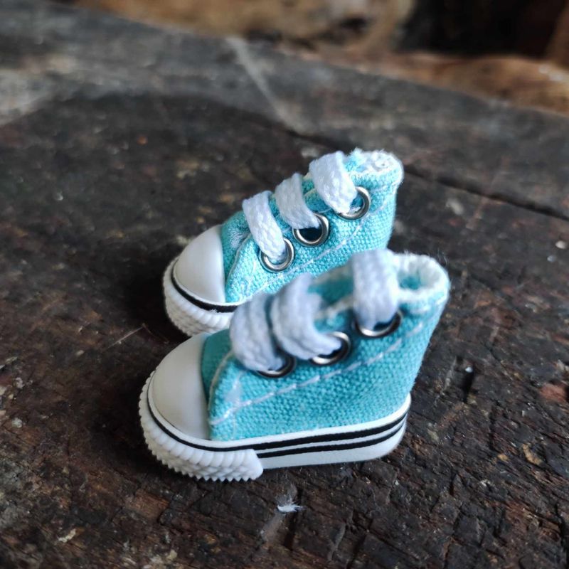 Mini Turnschuhe Hellblau Mini Turnschuhe mit Schnürsenkeln Hellblau