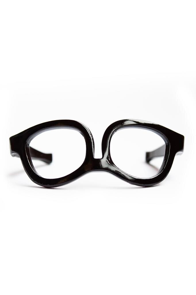 Brille Schwarz fuer Baeren 23 cm Schwarze Miniatur-Brille für 23 cm Philomena Kloss Sammlerbären, handgefertigt, Unikat, auf neutralem Hintergrund.
