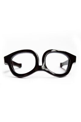 Brille Schwarz fuer Baeren 23 cm Schwarze Miniatur-Brille für 23 cm Philomena Kloss Sammlerbären, handgefertigt, Unikat, auf neutralem Hintergrund.