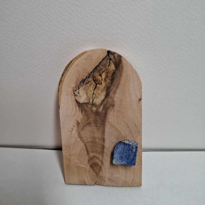Wichteltür mit blauem Kristallgriff Wichteltür mit blauem Kristallgriff
