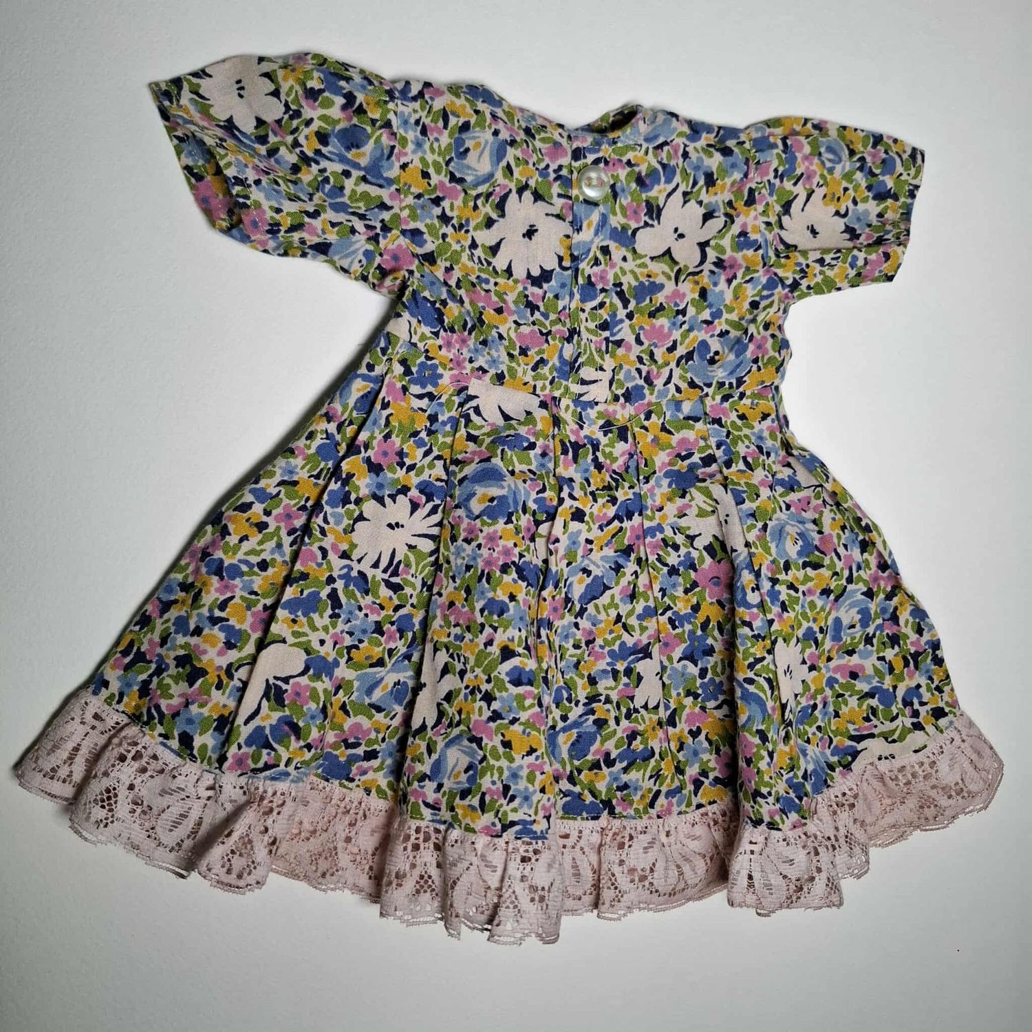 Vintage Kleid mit Blumenmuster 40 cm Baeren Vintage Kleid mit Blumenmuster 40 cm Baeren