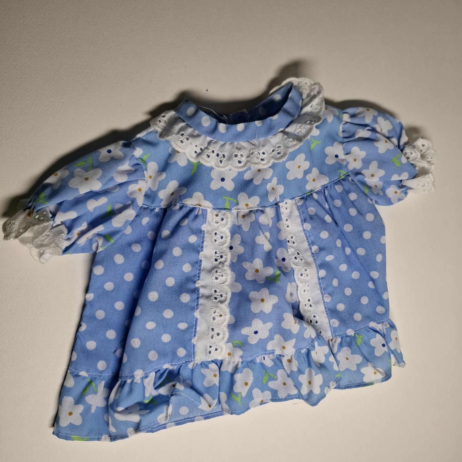 Blaues Kleid mit Blumenmuster fuer 40 cm Baeren Blaues Kleid mit Blumenmuster fuer 40 cm Baeren