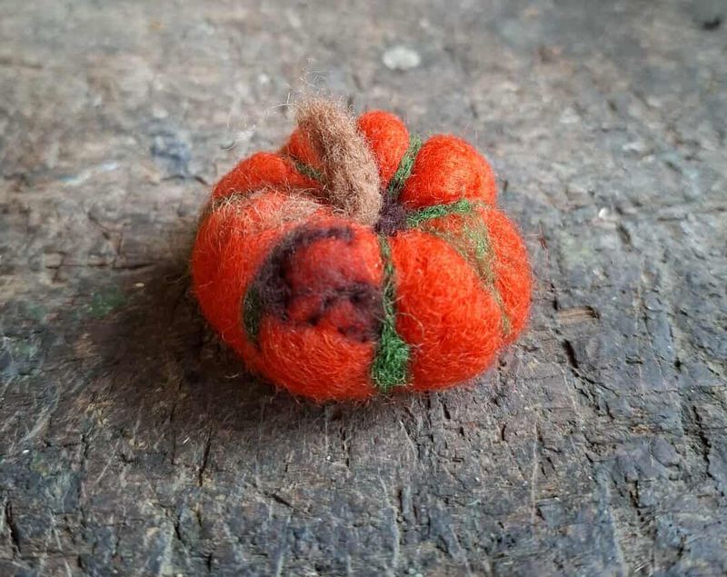 Miniatur Kuerbis gefilzt Rot